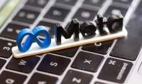 شعار «ميتا» مطبوع بطريقة ثلاثية الأبعاد على لوحة مفاتيح كمبيوتر -رويترز