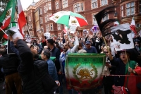 احتجاج حاشد نظم بالعاصمة البريطانية لندن ضد النظام الإيراني (رويترز)