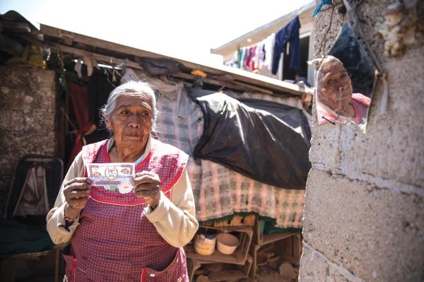 مواطنو المكسيك مهددون بالفقر المدقع والتسرب من الطبقة الوسطى- أ ف ب