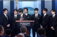 «معكم إلى الأبد».. رسالة الجمهور لأعضاء فريق BTS الكوري بعد تجنيدهم بالجيش