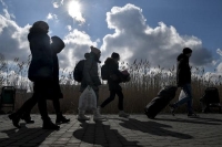 رئيس الوزراء الأوكراني يحذر من "تسونامي هجرة جديد" في الشتاء
