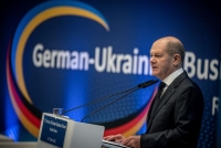 المستشار الألماني أولاف شولتز يخاطب منتدى الأعمال الألماني الأوكراني الخامس تحت شعار 