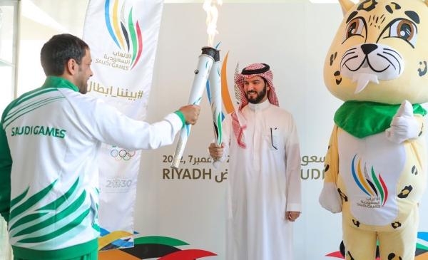 بن نافل يتسلم شعلة دورة الألعاب السعودية من الشلهوب