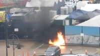 إلقاء قنابل حارقة مثبتة بألعاب نارية على مركز للمهاجرين في مدينة دوفر الساحلية - رويترز