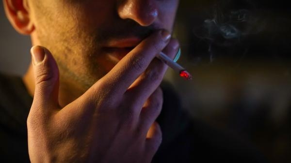 للتدخين دور كبير في زيادة فرص الإصابة بألزهايمر - مشاع إبداعي