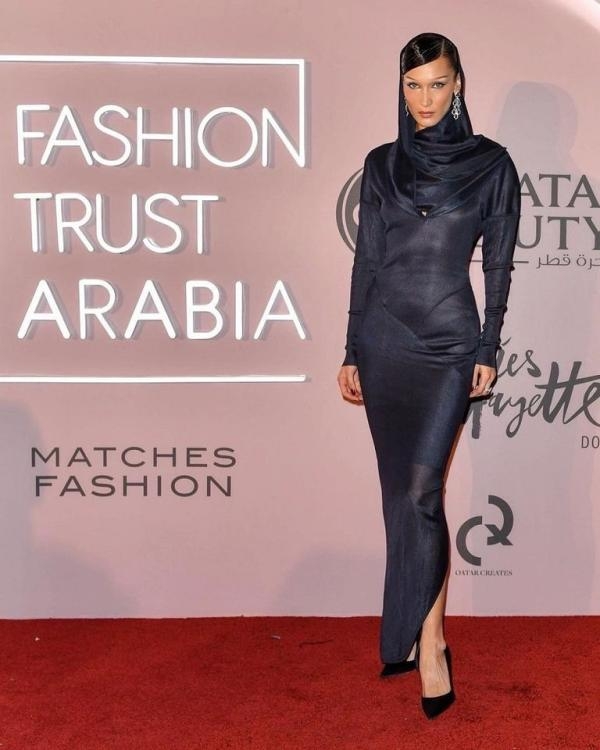 بيلا حديد في أحداث الموضة الكبرى المقام في قطر - صورة من حسابها على إنستجرام