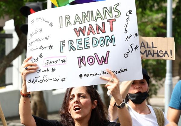 العواصم الأوروبية والغربية حشدت شعبيا للتضامن مع الإيرانيين في انتفاضتهم (رويترز)