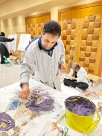 قدمها التشكيلي محمد الجاد.. 30 فنانا في ورشة «تقنيات الخامات» بأدبي جدة