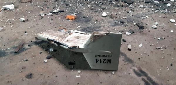 جزء من طائرة مسيرة إيرانية سقطت في أحد المواقع الأوكرانية- رويترز