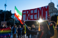 مسيرة في برشلونة تدعم انتفاضة شعب إيران ضد نظام الملالي- د ب أ