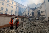 تعرضت عدة مبانٍ أوكرانيا لأضرار بالغة بسبب القصف الروسي- رويترز 
