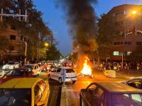 احتجاجات ليلية وإغلاق للشوارع في معظم مدن إيران وسط تصاعد الغضب الشعبي ضد «الملالي» - اليوم