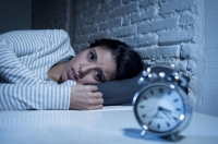 ما العلاقة بين قلة النوم والإصابة بألزهايمر؟.. دراسة تجيب