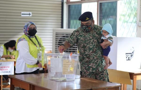 انطلاق عملية التصويت المبكر للانتخابات العامة في ماليزيا
