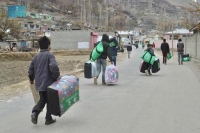مركز الملك سلمان يوزع 370 حقيبة شتوية في نقر بباكستان - واس