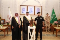الأمير سعود بن طلال بن بدر يكرم القطاعات المساهمة في حملة 