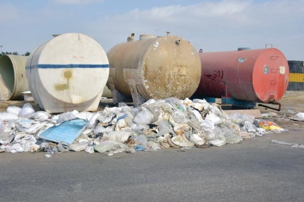 مخلفات وأكوام القمامة تشوه بصري وتسبب التلوث - تصوير: طارق الشمر