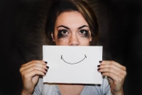 احذر من الاكتئاب المبتسم - مشاع إبداعي