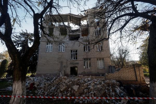 منزل في خيرسون دمره القصف الروسي - رويترز