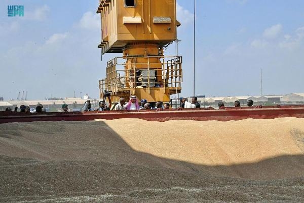 عاجل/ إنفاذاً لتوجيهات الملك.. تقديم 52 ألف طن من القمح للشعب السوداني