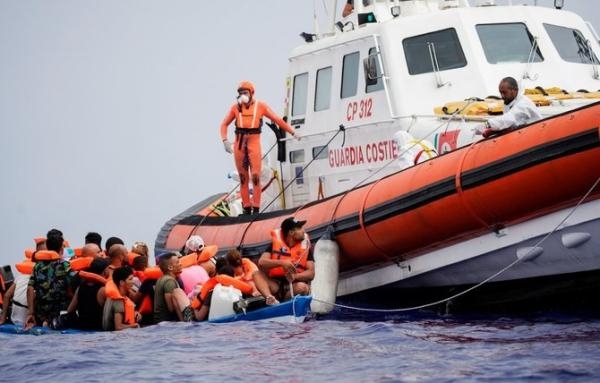 مقتل 4 مهاجرين على الأقل في البحر المتوسط