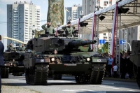 «بوليتيكو»: بولندا في طريقها لتصبح أكبر قوة عسكرية أوروبية