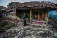 بينهم 40 طفلا.. ارتفاع ضحايا زلزال إندونيسيا إلى 162 قتيلا