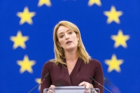 رئيسة البرلمان الأوروبي روبرتا ميتسولا تعلن قطع العلاقات مع إيران- د ب أ
