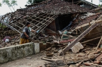 تحديث
بدء أعمال إزالة الأنقاض بعد زلزال إندونيسيا