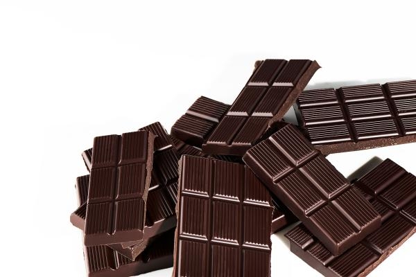 الشوكولاتة الداكنة تحتوي على مركبات معززة لصحة الدماغ - مشاع إبداعي