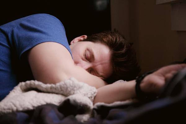 من أعراض النوم المتواصل فقدان الطاقة - مشاع إبداعي