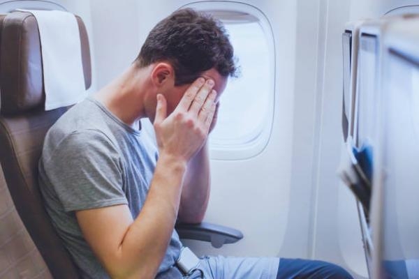 اضطرابات الرحلات الجوية الطويلة من أشهر أعراض السفر بالطائرة - مشاع إبداعي