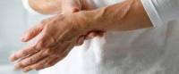 ارتخاء قوة قبضة اليدين قد يدل على الشيخوخة - مشاع إبداعي