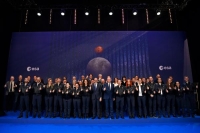 صورة جماعية للاجتماع الوزاري لوكالة الفضاء الأوروبية في باريس- د ب أ