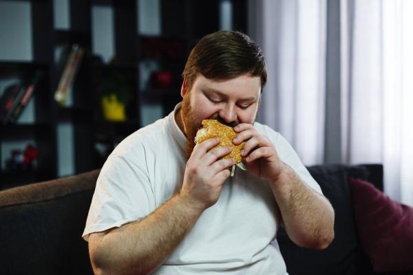 مرضى نهم الطعام يعانون زيادة في الوزن- مشاع إبداعي