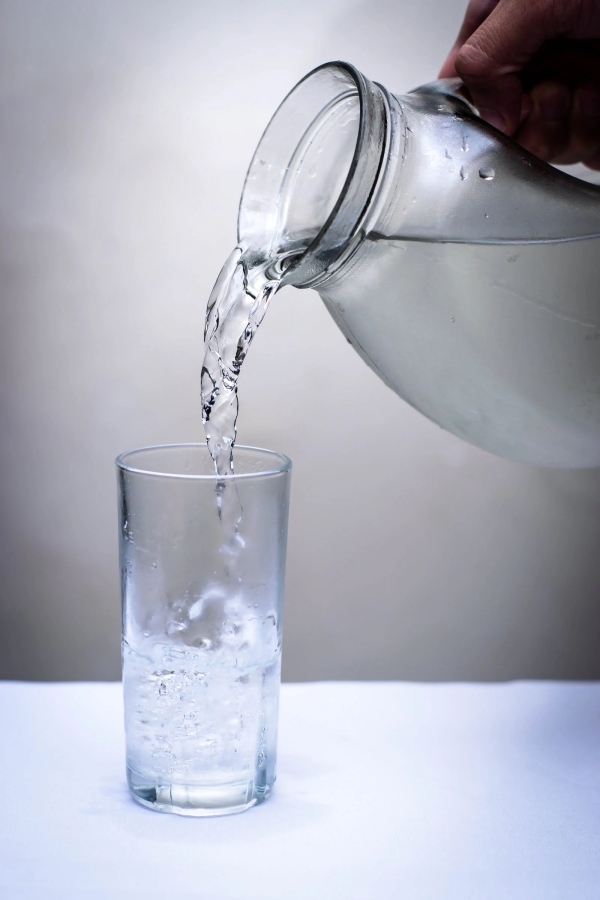 يعد شرب الماء ضروريًا للحفاظ على الحياة لكنه قد يسلبها- مشاع إبداعي