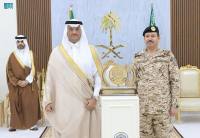 الأمير سعود بن طلال بن بدر رفقة مساعد وكيل الحرس الوطني للجهاز العسكري بالقطاع الشرقي - واس