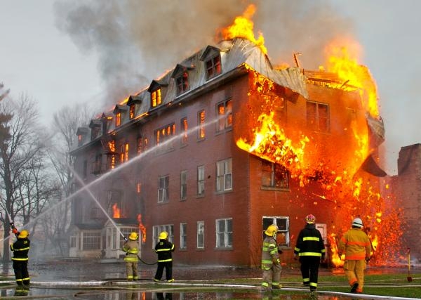 وفاة شخصين في حريق بمبنى شاهق في سلوفاكيا