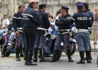 الشرطة في روما ألقت القبض على زوجين بوسنيين عذبا ابنتهما - مشاع إبداعي