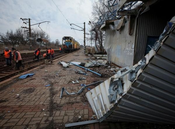 آثار القصف الروسي في منطقة خاركيف - رويترز