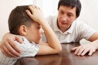 كيف تكتشفين أن ابنك يكذب.. وكيف تتعاملين معه؟