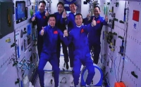 رواد فضاء يصعدون إلى محطة الفضاء الصينية في مهمة تاريخية