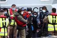الشرطة الفرنسية تمنع 50 مهاجرا عن عبور القنال الإنجليزي