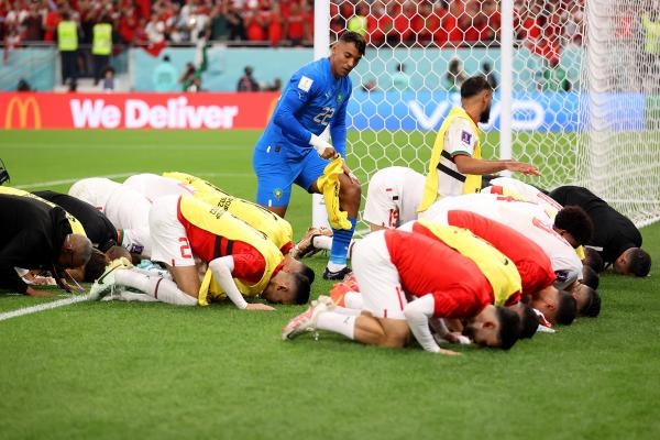 كأس العالم 2022.. احتفالات لاعبي وجماهير المغرب بعد التأهل إلى ثمن النهائي