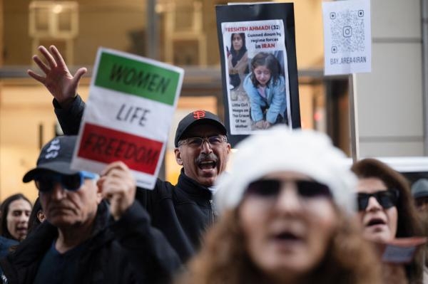 إيرانيون مقيمون في سان فرانسيسكو يطالبون بدعم الانتفاضة الشعبية - رويترز