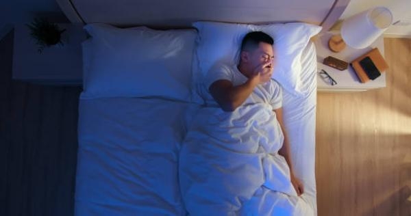 تساعد ترتيبات ما قبل النوم في الاستغراق به سريعًا - مشاع إبداعي