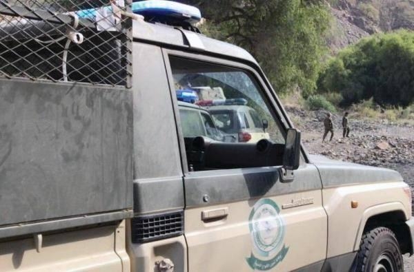 عاجل/ القبض على شخص نقل 3 مخالفين لنظام أمن الحدود بفيفا