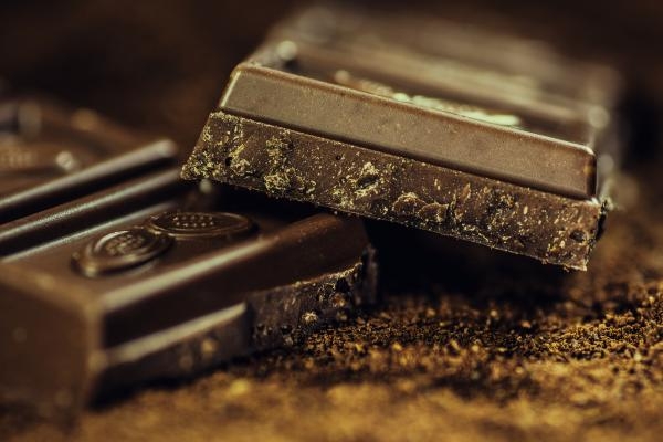 الشوكولاتة تساعد في القضاء على السعال - مشاع إبداعي
