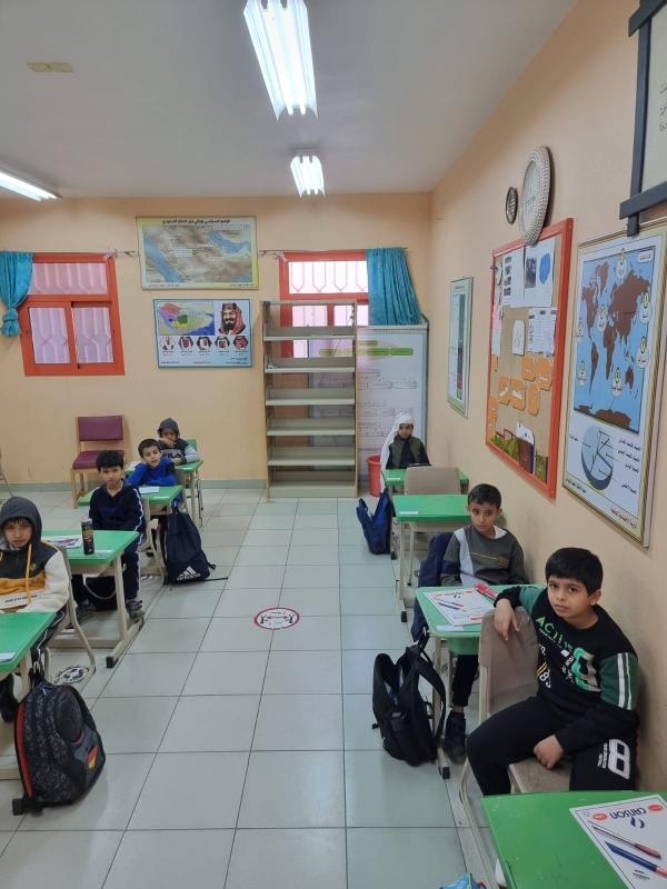 مدارس الباحة تستقبل طلابها في أول يوم دراسي من الفصل الدراسي الثاني