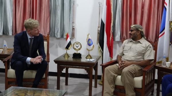 العميد طارق صالح في لقاء سابق مع المبعوث الأممي لليمن - اليوم